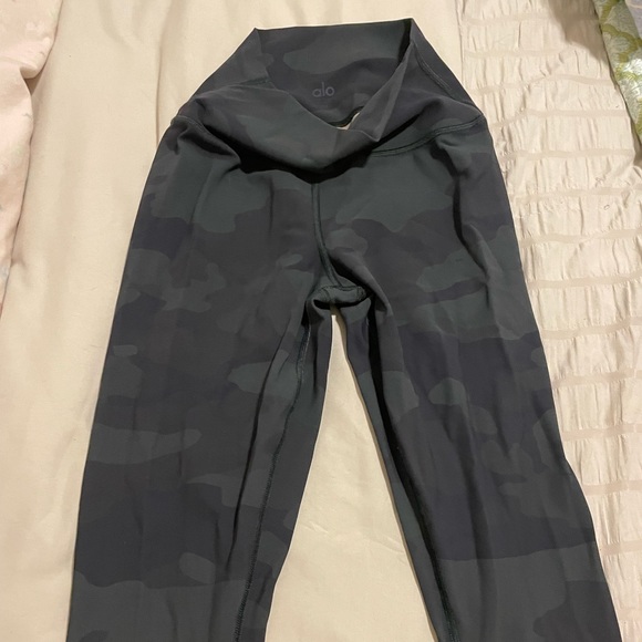 Alo yoga camo print workout leggings - Picture 2 of 3